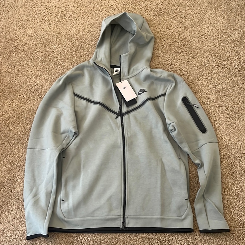 NIKE TECH FLEECE — BRAND NEW